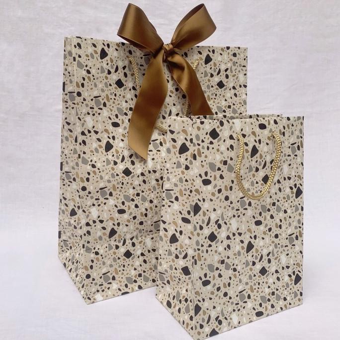 

SIGNATURE PAPER BAG L