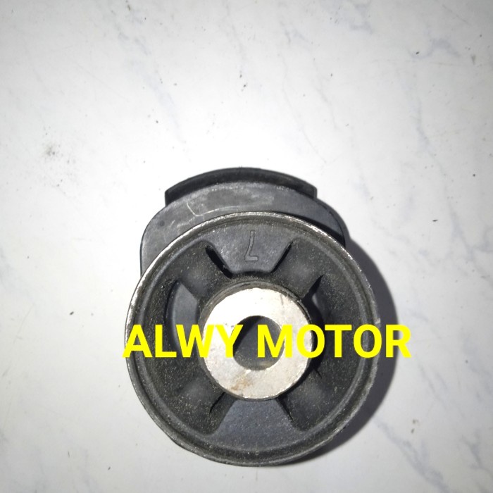 BUSHING ARM RODA BELAKANG TOYOTA SIENTA ORIGINAL