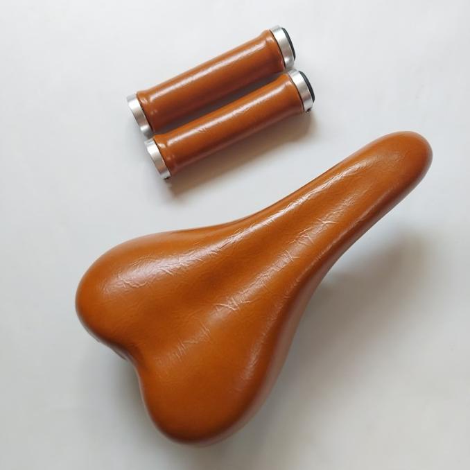 Sadel dan Handgrip Sepeda Coklat Klasik