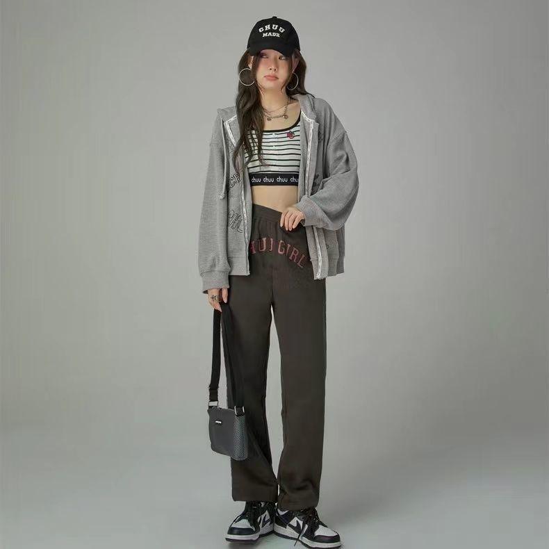 Red CHUU Bergaris Manis dan Pedas Kepribadian T-shirt Pendek Wanita 2022 Musim Gugur Baru Bordir Cherry Kecil Pendek Top