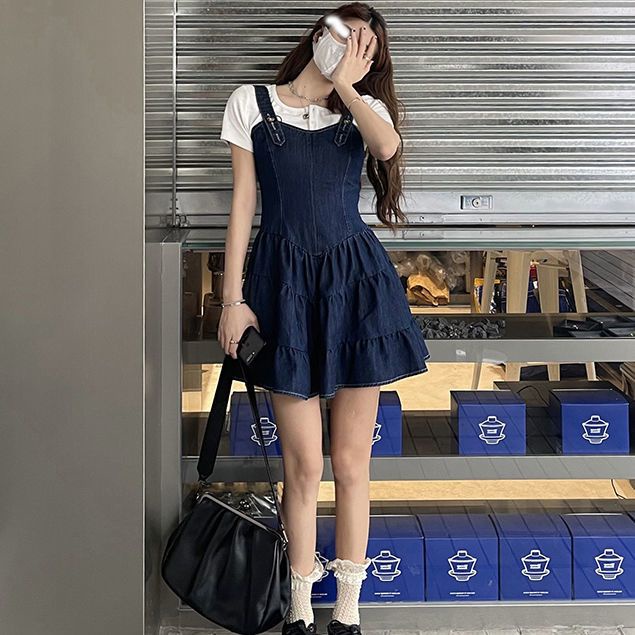 Red Fashion setelan wanita 2022 musim panas gaya perguruan tinggi baru putih kecil lengan pendek tali denim gaun dua potong set