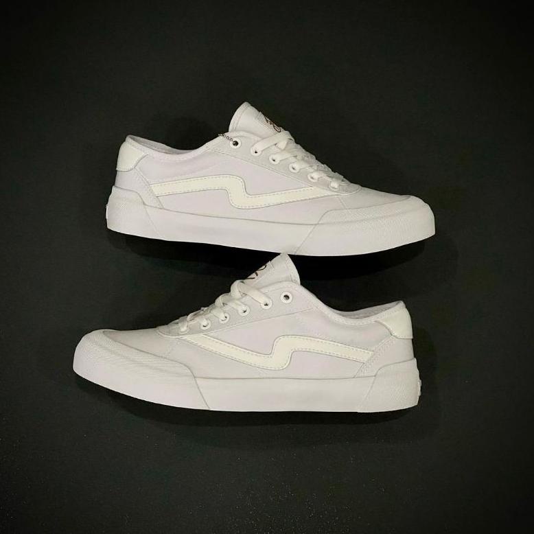 Patrobas Ivan Low Triple White Original Sepatu Patrobas Ivan Triple White Low Sepatu All White Murah