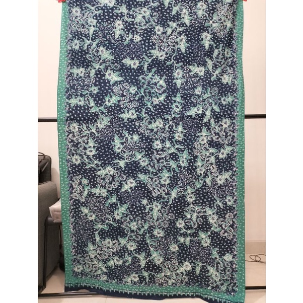 Kain Batik Tulis dengan kombinasi warna hijau muda dan biru Katun Primissima