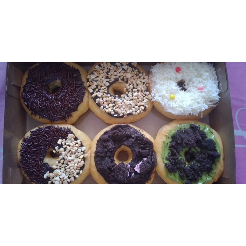 

Donut dadakan bebas pilih toping(oreo,grentea,meses,keju,kacang)