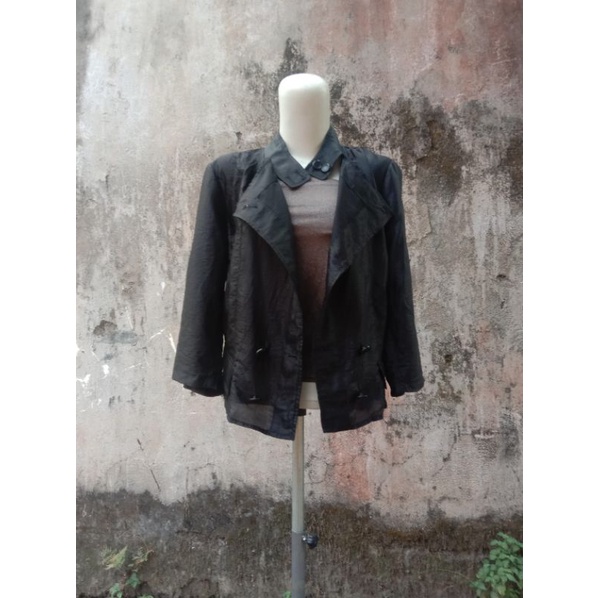 BLAZER CROP HITAM PARASUT