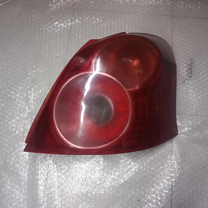 {Bekas} stoplamp lampu belakang Yaris 2012 Diskon