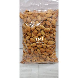 

DISKON BRANDS FESTIVAL ALMOND CANGKANG RASA SUSU OLEH2 HAJI/UMROH 1KG serbuuu !