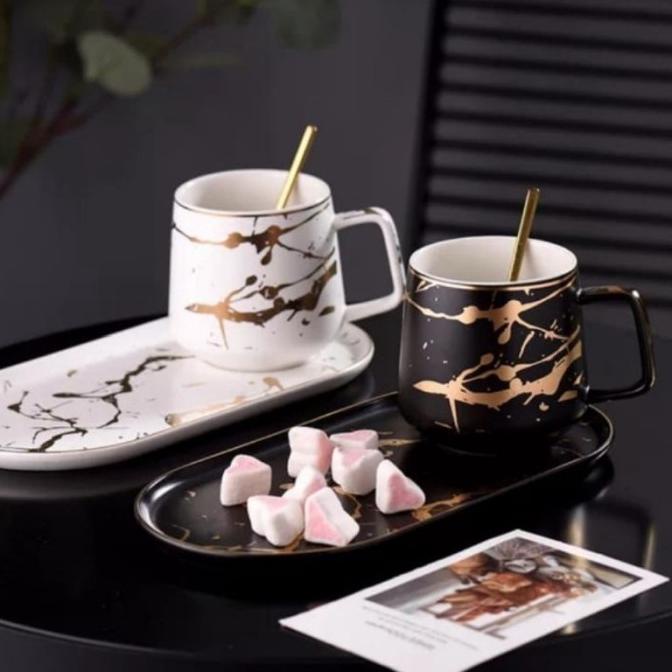

Terbaru Aveline Long Plate Mug Set / Mug Keramik Mewah / Gelas Keramik Set / Glass Marble Long Plate Mug