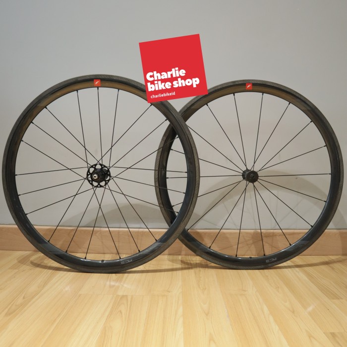 Terlaris Wheelset Carbon Fulcrum Wind 40C C17 Rim Brake - Shimano