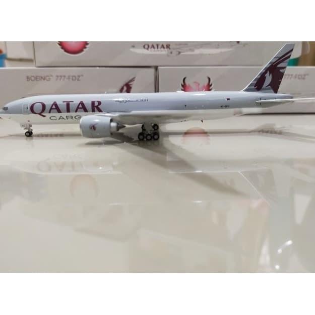 Pesawat Diecast Qatar Cargo 777F