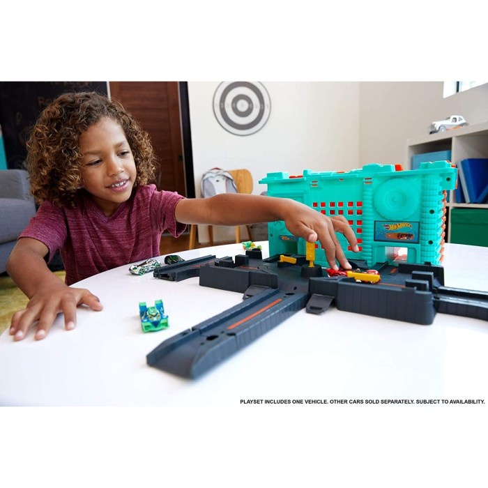 Town Center Hot Wheels City Playset Koper Box Mainan Lintasan Mobilan