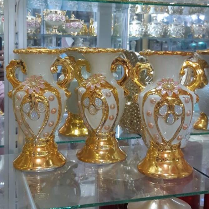 3 Pcs Guci Warna Krem Kombinasi Gold Pajangan Lemari Kac Hiasan Lemari