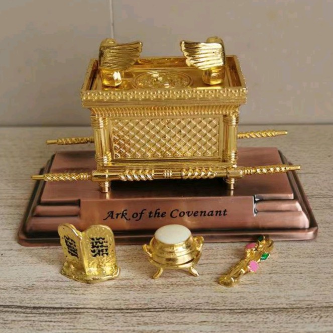 Althis- Hiasan Pajangan Patung Miniatur Tabut Perjanjian Tuhan Kerub Profetik