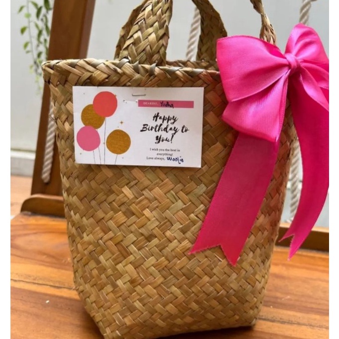 

YSYY6072 Free Ongkir/ Hampers, Bingkisan, Bisa Tambah Pita Kartu, Purun Anyaman, Kerajinan Tangan, Unik, Parcel, Ultah, Ulang Tahun, Hantaran, Idul Fitri, Murah, Oleh-Oleh, Seagras Bag, Straw Bag, Anyaman, Kerajinan Tangan, Souvenir, Acara, Syukuran, Mito