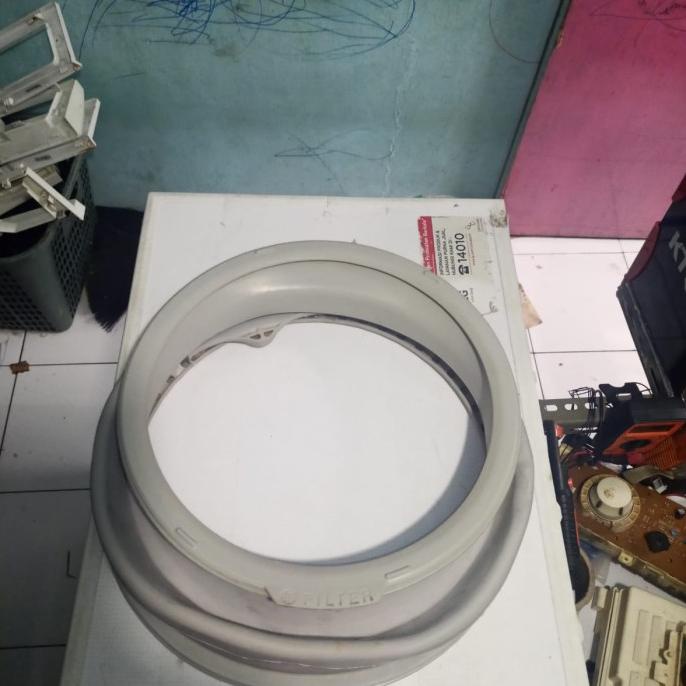 ```````] karet pintu mesin cuci elektroluc EWF 10751.Ewf 85661.