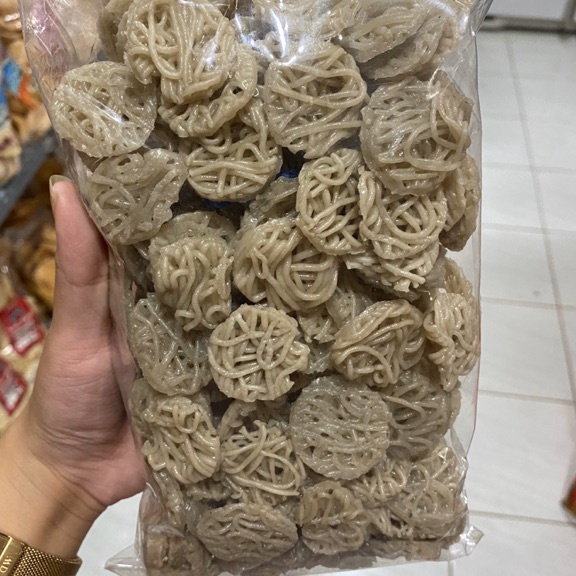 

Kerupuk Mentah Bangka / Kerupuk Keriting Mentah Bangka Ikan Kakap - Snack Bangka - Makanan Bangka