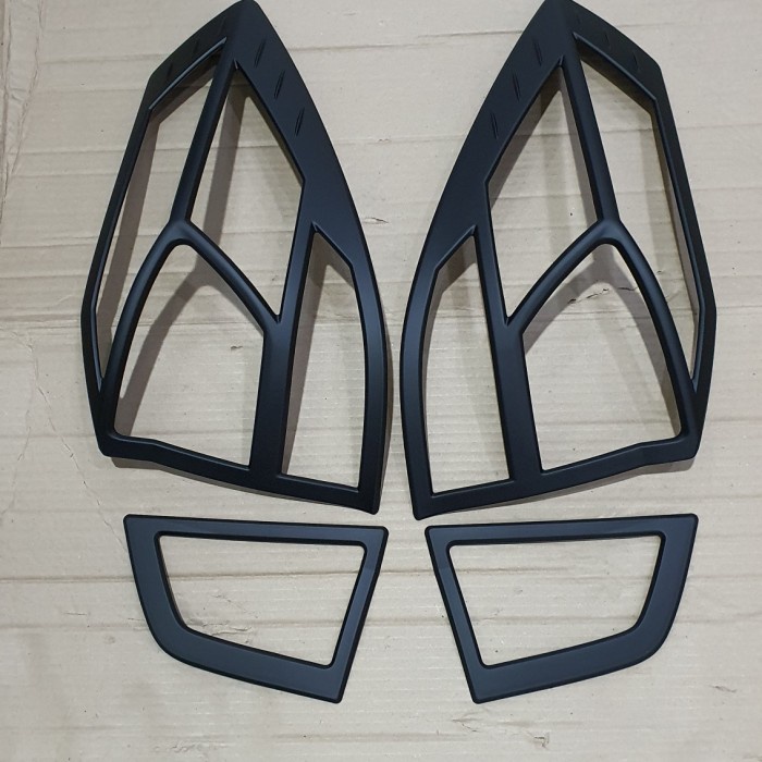 Garnish lampu hitam doff lampu belakang mobilio 2014-2019