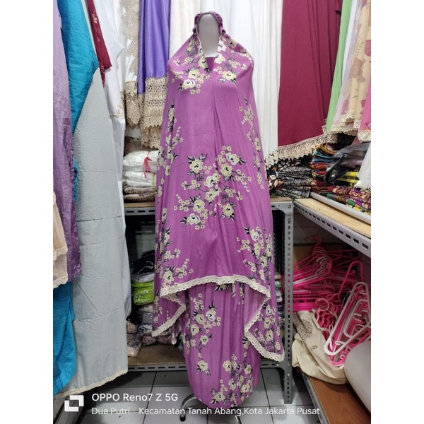 Mukena Bali Renda Rajut Motif Bunga Sakura
