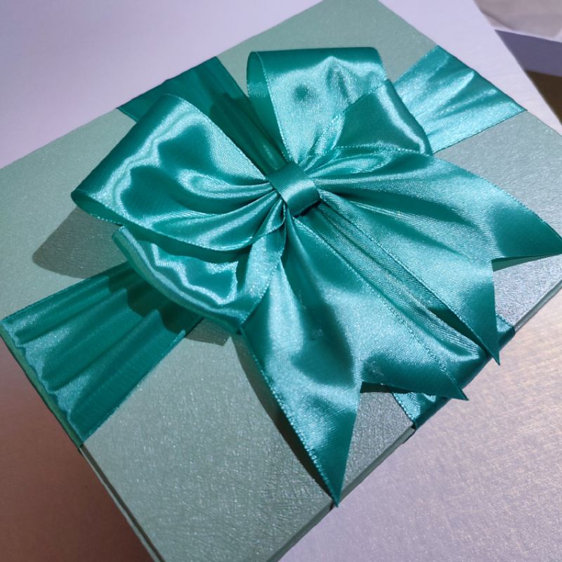 

HESTIA HIJAU TOSCA KOTAK KADO EXCLUSIVE HARDBOX