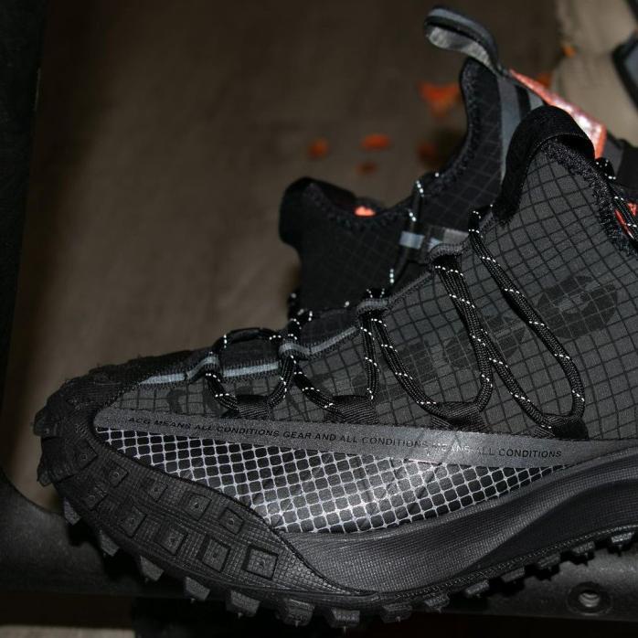 

TERBARU sepatu hiking pria premium Nike ACG Mountain Fly Low "anthracite