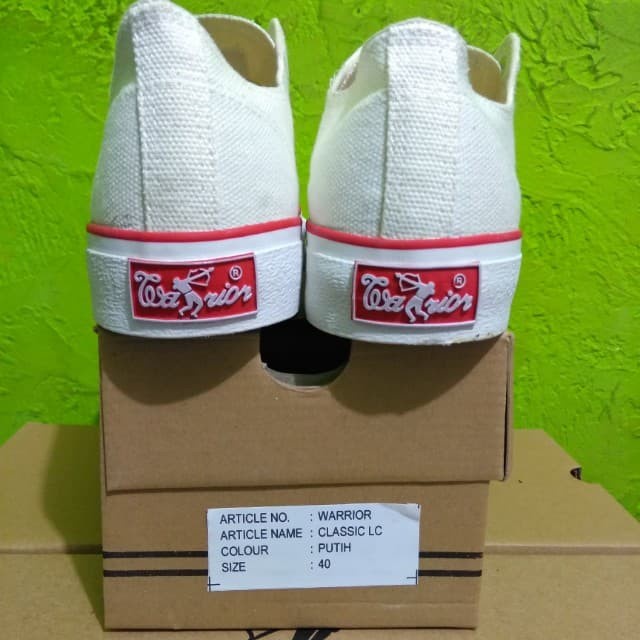 SALE Sepatu Warrior Classic Low White / Warrior Classic Pendek Putih