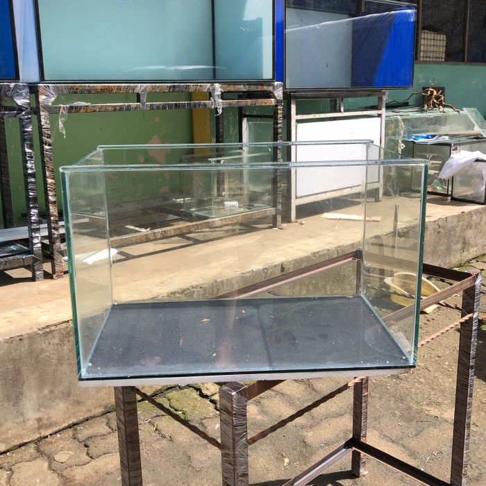 Aquarium ukuran 50 x 30 x 30 cm