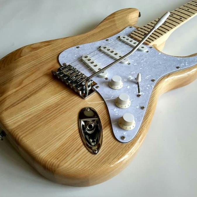 GITAR LISTRIK FENDER STRATOCASTER NATURAL COLOR MURAH