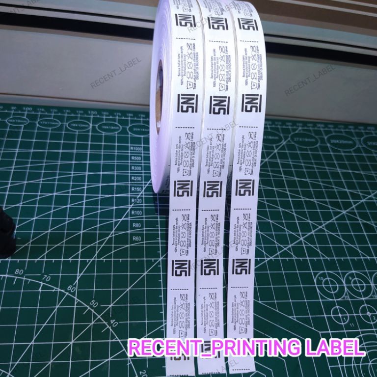 

(D-✮P㊖I> Printing logo,wash label, SNI label 1.5x4.5cm 1 roll @2.000 pcs /berrkualitas..