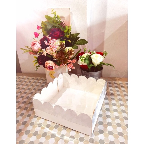 

Langsung Order Gan BOX MIKA PUTIH - DUS BOLU - KOTAK BROWNIES - KARDUS 20x20x8 (ISI : 10 PCS) DW7