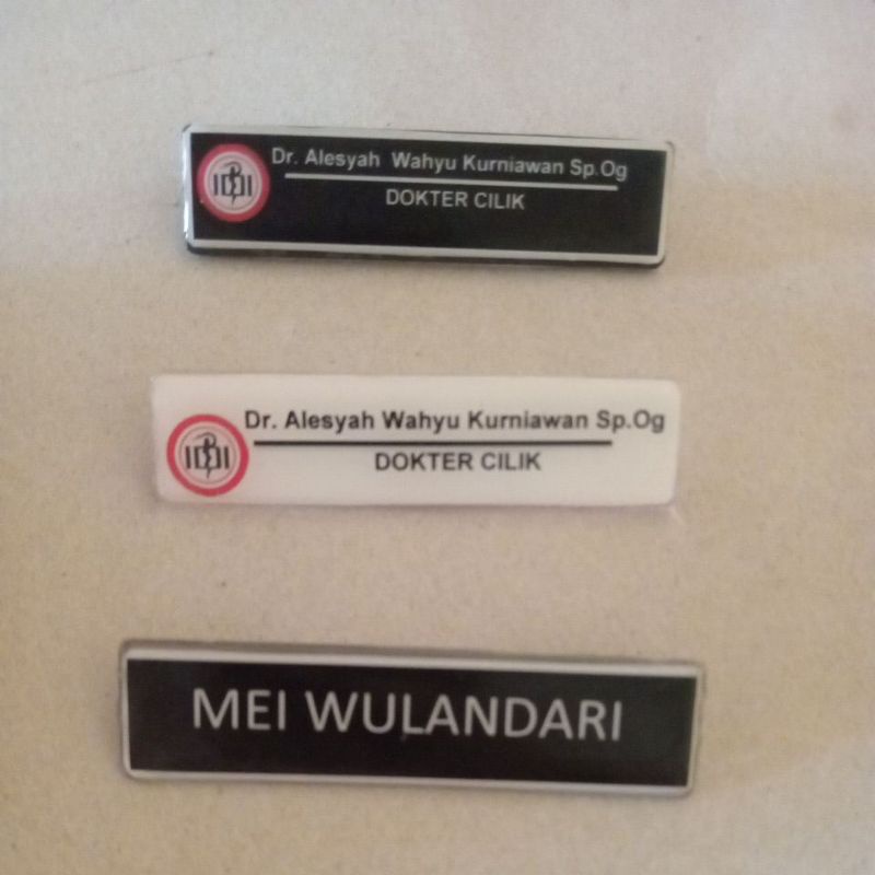 

Name Tag peniti//magnet