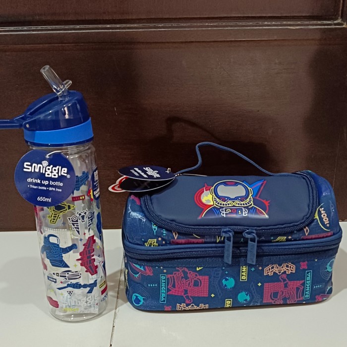 Terlaris Smiggle Lunch Bag Dan Botol Minum Astronot Beyond/ Kado