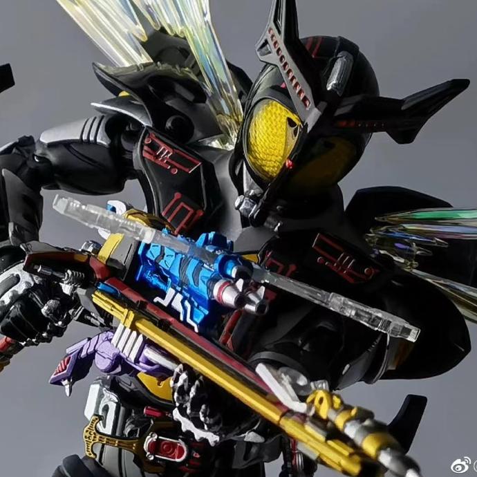 SHF Figuarts Kamen Rider Hyper Dark Kabuto Shinkocchou Seihou Figure