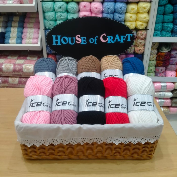 

BENANG RAJUT ICE YARN MERINO CHUNKY 100GR