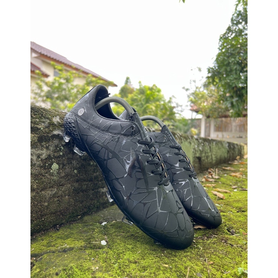 REKOMENDASI SEPATU BOLA SPECS SPYDER SEPATU SEPAKBOLA TERBARU PUTIH GOLD TERLARIS