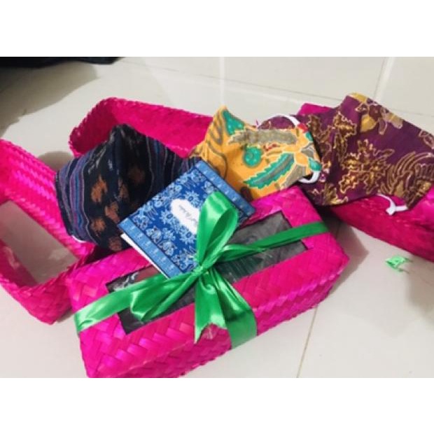 

Terbaru Masker Kain Batik Xtra Box (Souvenir/ Hampers Lebaran / Gift/ Kado Unik)