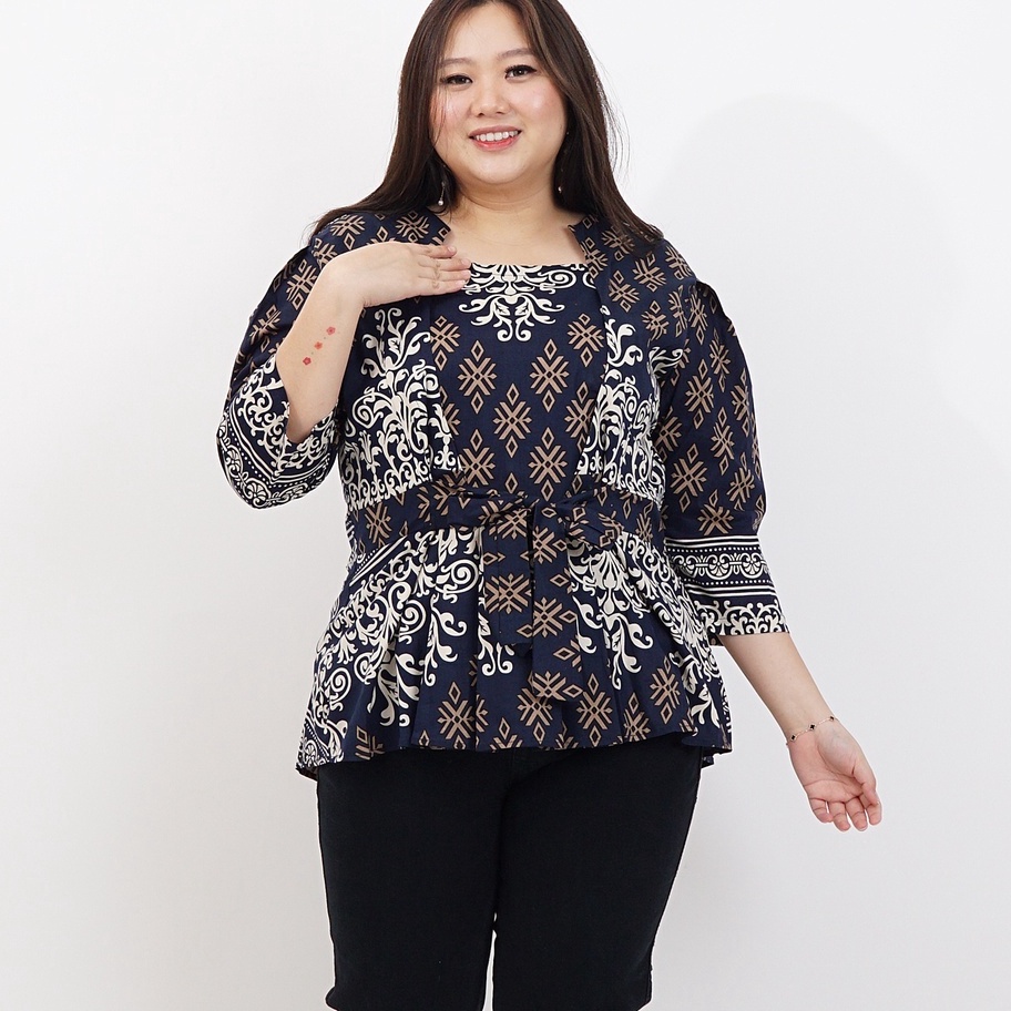 Baru BAJU BLOUSE ATASAN BATIK BIGSIZE WANITA JUMBO 311 NAVY WAJIG BAJU BATIK MODERN OVERSIZE BAJU HAMIL KERJA KANTOR PESTA KONDANGAN FORMAL MODEL TERBARU KEKINIAN MODIS ELEGAN TRENDY BLUS CEWEK PEREMPUAN GEMUK GENDUT BESAR BUMIL PERGI HANGOUT FASHION KORE