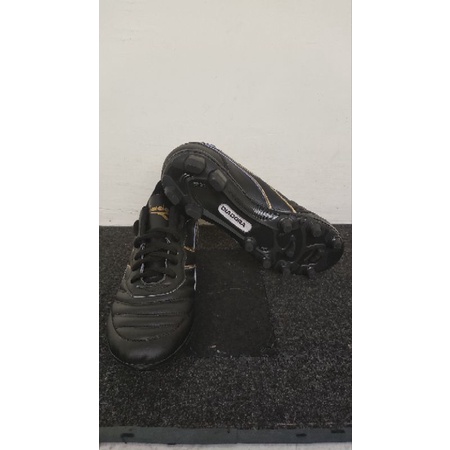 Sepatu Bola Diadora Hitam