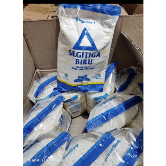 

TEPUNG TERIGU SEGITIGA BIRU Berat 1kg
