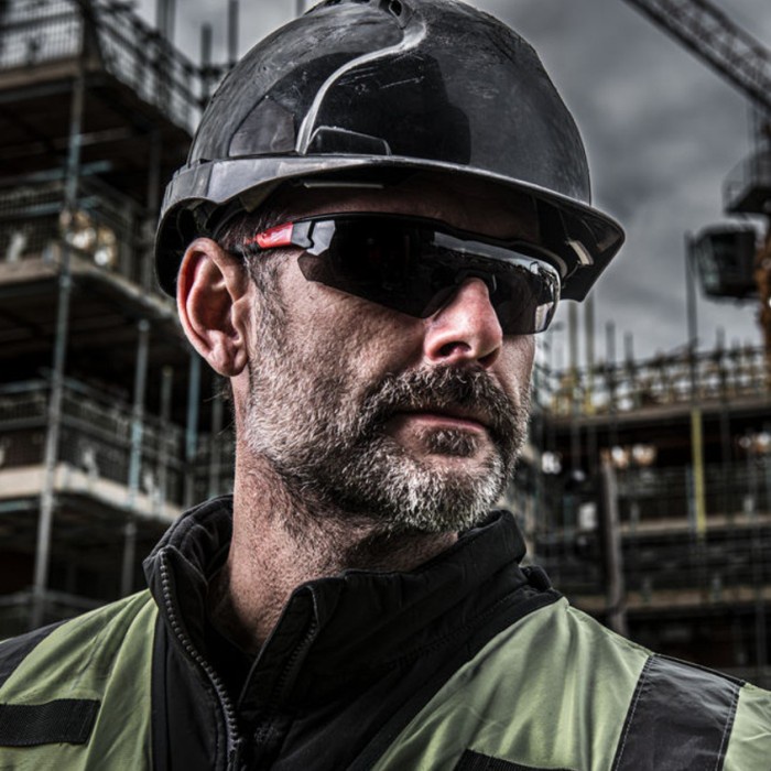 Milwaukee Tinted Safety Glasses Kacamata Safety Kaca Mata Kerja Hitam keren