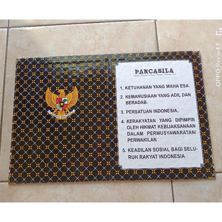 

SRSL5370 【FSASH SALE】 Map upacara hitam. map petugas upacara. map murah isi 5. map teks pancasila. doa. tata upacara. janji siswa. pembukaan uud 1945. ready stok