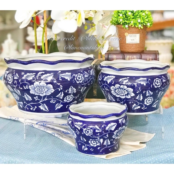 Pot Keramik Biru Putih Motif