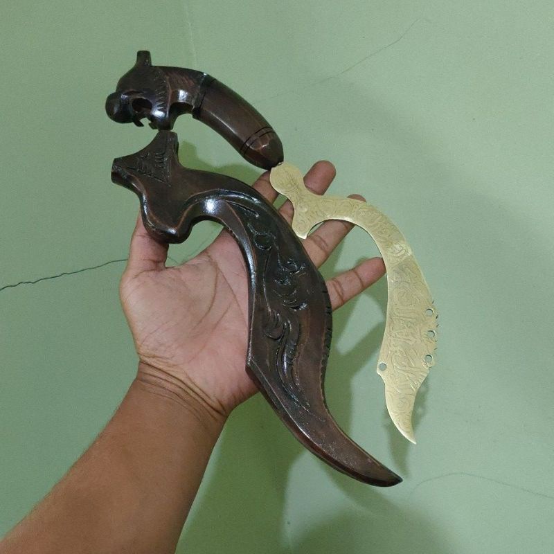 kujang Kuningan besar