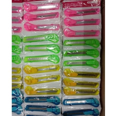 

Model Terkini✧ Pisau Cutter Besar / Kecil [12pcs] Kater Murah Bening L 500 YAHAHA Y64 ✥