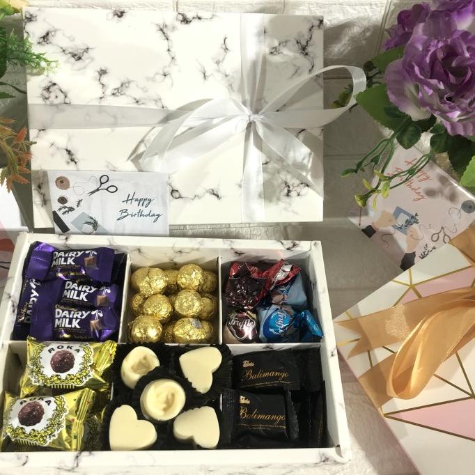 

HAMPERS COKLAT VALENTINE COKLAT GIFT BOX CADBURRY BACA DESKRIPSI :)