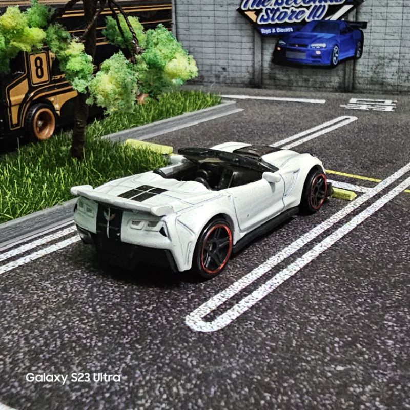 Hotwheels Corvette C7 Z06 Convertible Putih