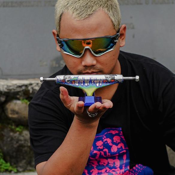 Etaks Truck x Gindring Bloody Wasted