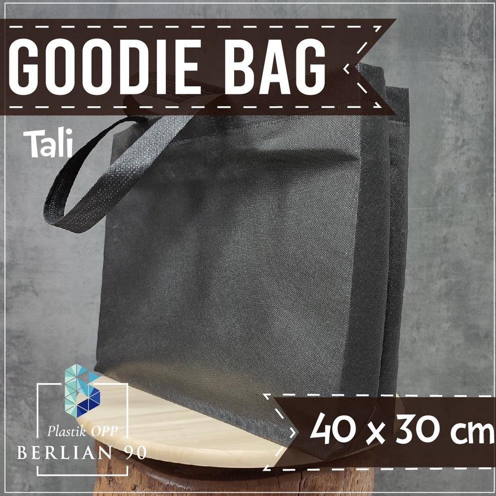

TERBAIK TAS SPUNBOND GOODIE BAG HANDLE UK 40X30X10 CM ISI 12 PCS TEBAL / GOODIE BAG / TAS KAIN KANTONG POLOS GOODIEBAG SOUVENIR HAMPERS ULTAH