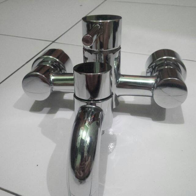 Kran Bath Tubh TOTO Super with Hand shower