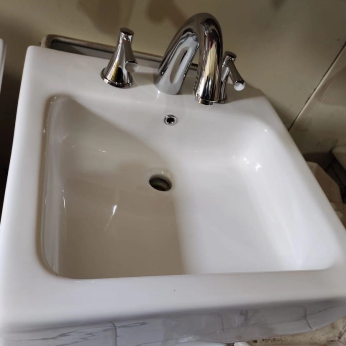 Wastafel Meja Minimalis Merk TOTO 3 Holes Warna Putih