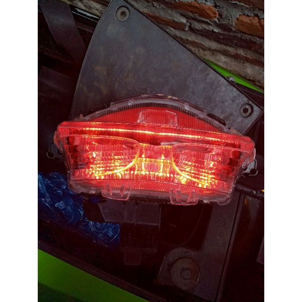 stoplamp lampu belakang Yamaha aerox 155 vva original